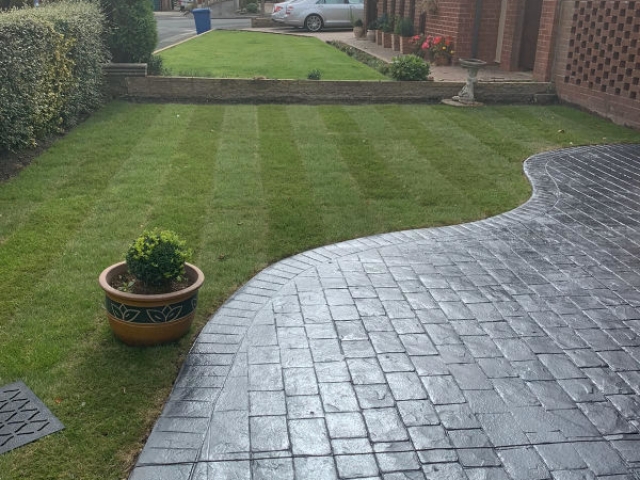 New driveway in Heald Green, Stockport by Lasting Impressions Driveways