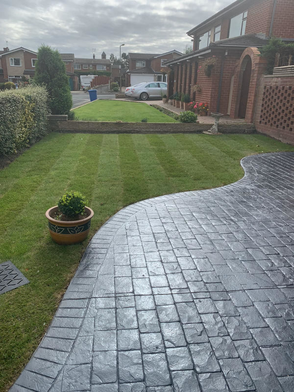 New driveway in Heald Green, Stockport by Lasting Impressions Driveways